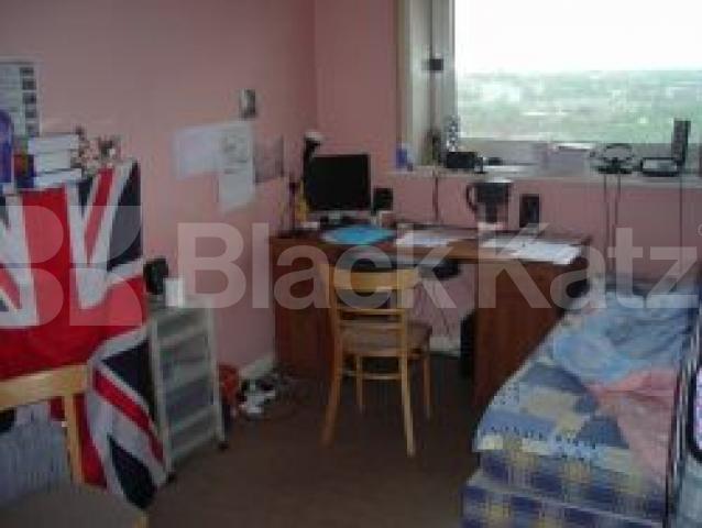 			ideal for students!, 2 Bedroom, 1 bath, 1 reception Flat			 Harrington Square, MORNINGTON CRESCENT